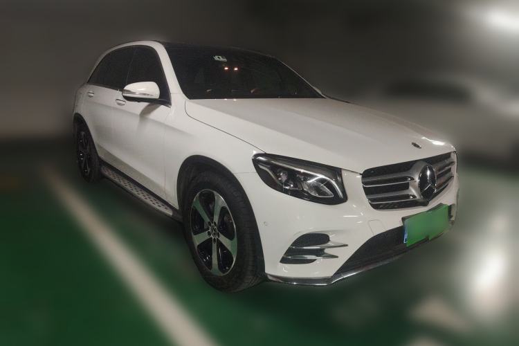Used Mercedes-Benz GLC 2018 GLC 260 4MATIC Luxury Model Front Right 45 Deg