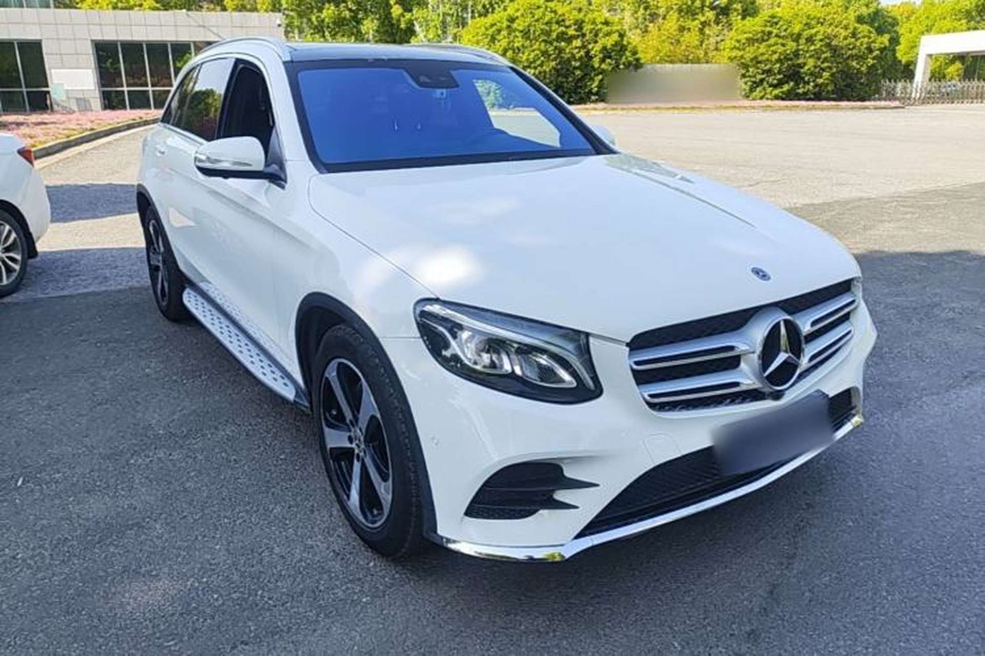 Used Mercedes-Benz GLC 2018 GLC 260 4MATIC Luxury Model Front Right 45 Deg