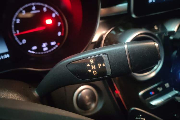 Used Mercedes-Benz GLC 2018 Facelifted GLC 260 4MATIC Dynamic Edition Gear Lever