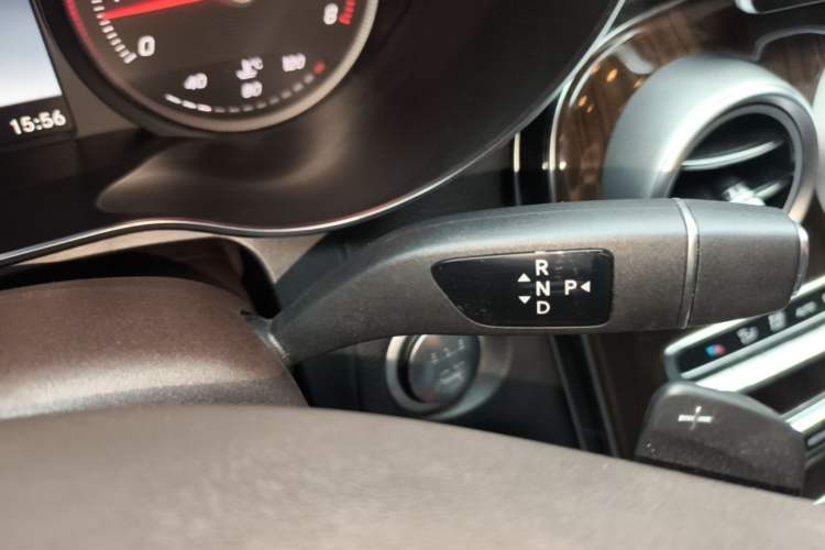 Used Mercedes-Benz GLC 2018 Facelift GLC 260 4MATIC Luxury Edition Gear Lever