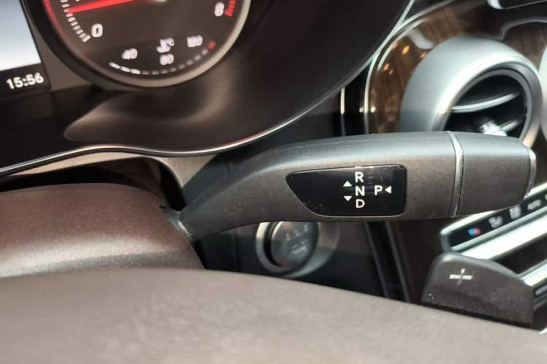 Used Mercedes-Benz GLC 2018 Facelift GLC 260 4MATIC Luxury Edition Gear Lever