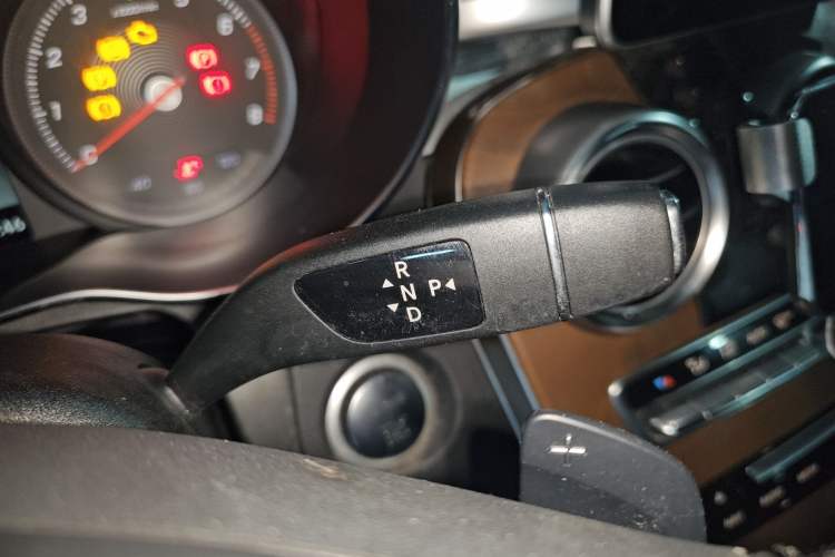 Used Mercedes-Benz GLC 2018 GLC 300 4MATIC Sport Edition Gear Lever