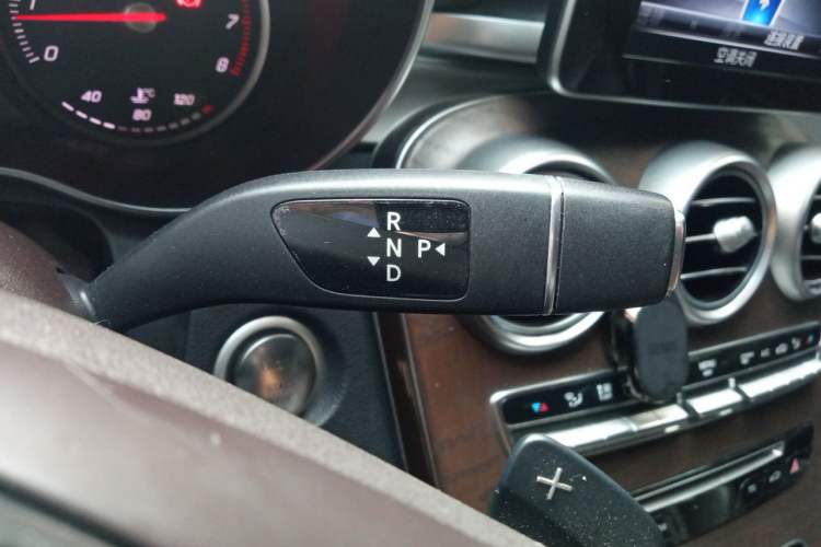 Used Mercedes-Benz GLC 2018 Refreshed GLC 300 4MATIC Dynamic Edition Gear Lever