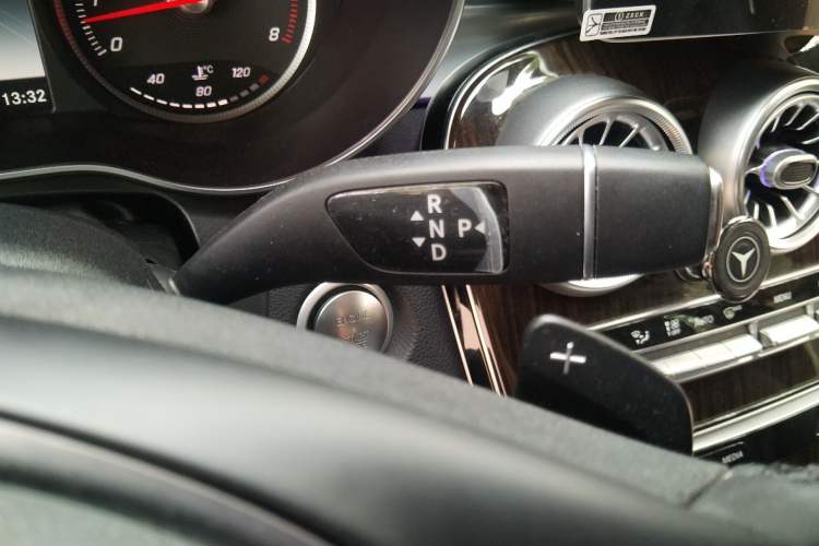 Used Mercedes-Benz GLC 2018 GLC 260 4MATIC Luxury Model Gear Lever
