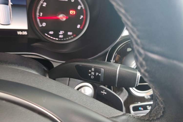 Used Mercedes-Benz GLC 2018 Facelift GLC 260 4MATIC Luxury Edition Gear Lever