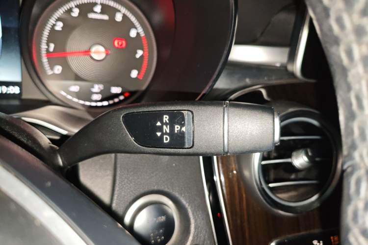 Used Mercedes-Benz GLC 2018 GLC 260 4MATIC Luxury Model Gear Lever