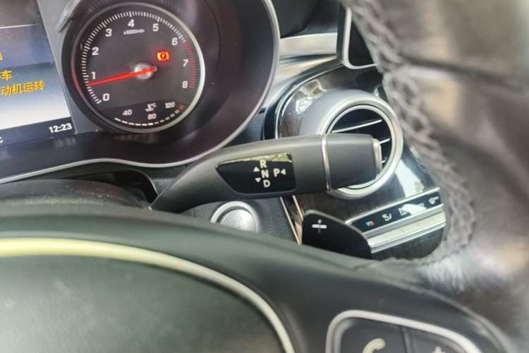 Used Mercedes-Benz GLC 2018 Facelift GLC 260 4MATIC Luxury Edition Gear Lever