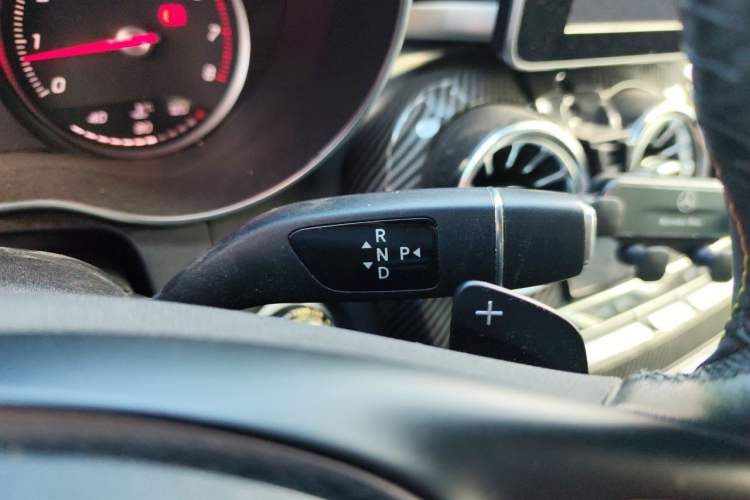 Used Mercedes-Benz GLC 2018 Facelift GLC 260 4MATIC Luxury Edition Gear Lever