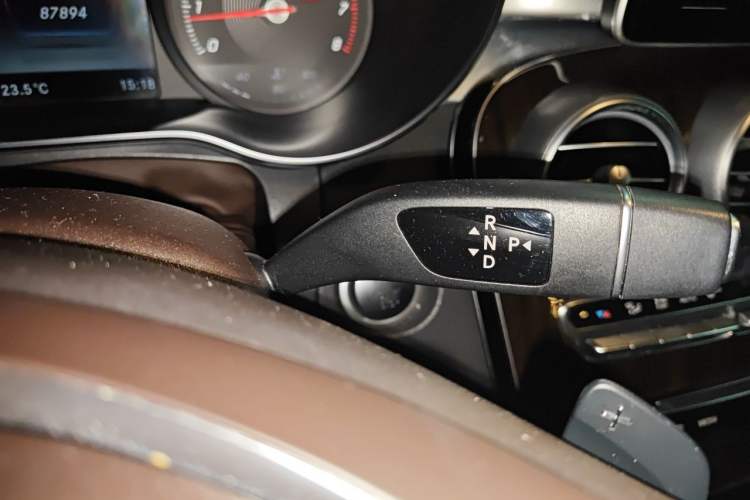 Used Mercedes-Benz GLC 2018 GLC 260 4MATIC Luxury Model Gear Lever