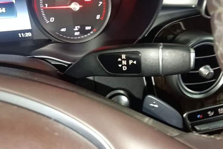 Used Mercedes-Benz GLC 2018 Facelift GLC 260 4MATIC Luxury Edition Gear Lever