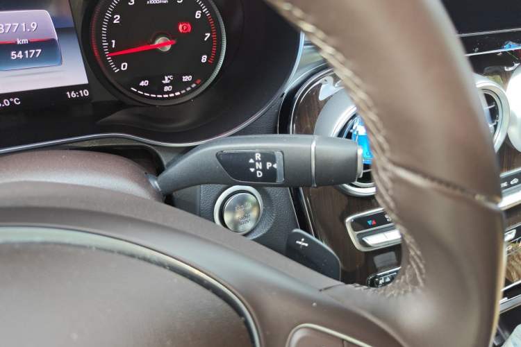 Used Mercedes-Benz GLC 2018 Facelifted GLC 260 4MATIC Dynamic Edition Gear Lever