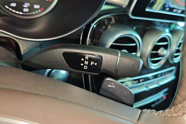 Used Mercedes-Benz GLC 2018 GLC 260 4MATIC Luxury Model Gear Lever