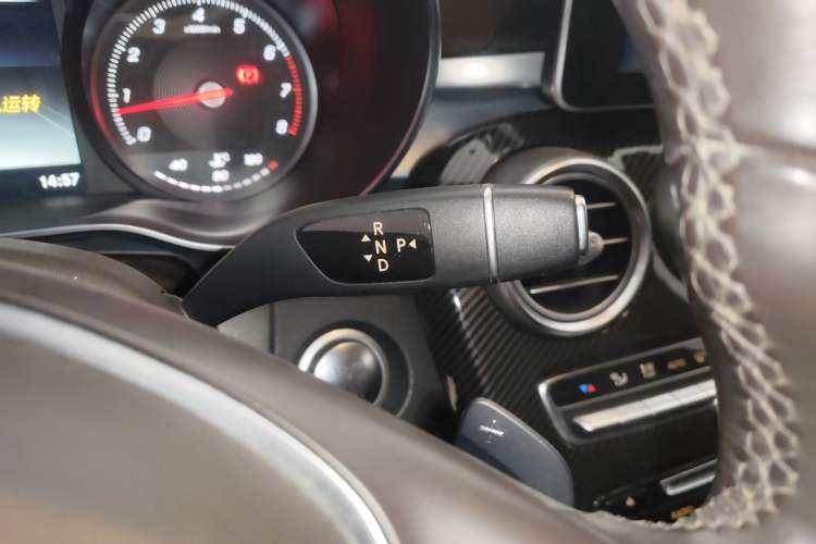 Used Mercedes-Benz GLC 2018 Facelift GLC 260 4MATIC Luxury Edition Gear Lever