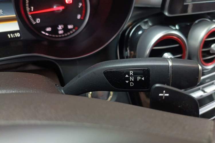 Used Mercedes-Benz GLC 2018 Facelift GLC 260 4MATIC Luxury Edition Gear Lever