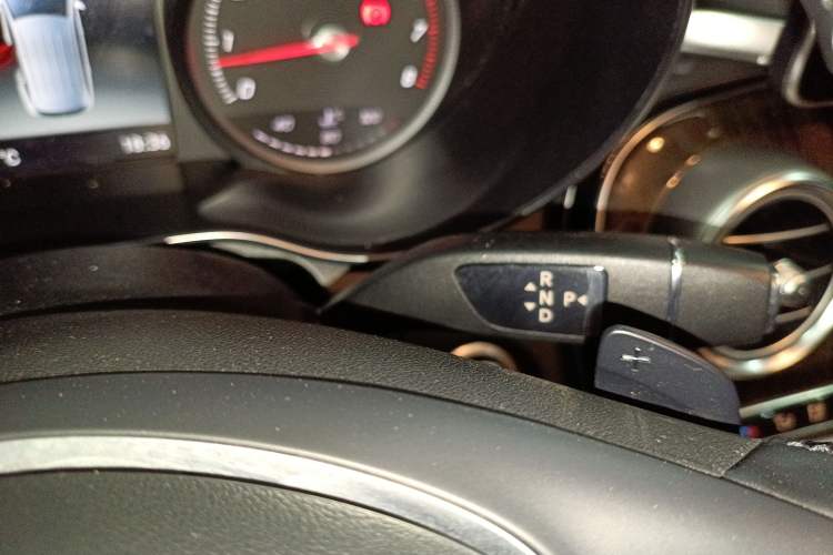 Used Mercedes-Benz GLC 2018 GLC 260 4MATIC Luxury Model Gear Lever