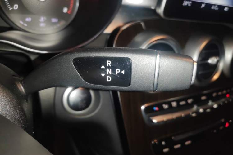 Used Mercedes-Benz GLC 2018 GLC 260 4MATIC Dynamic Edition Gear Lever
