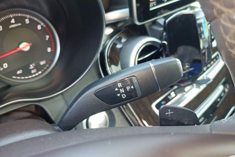 Used Mercedes-Benz GLC 2018 GLC 260 4MATIC Dynamic Edition Gear Lever