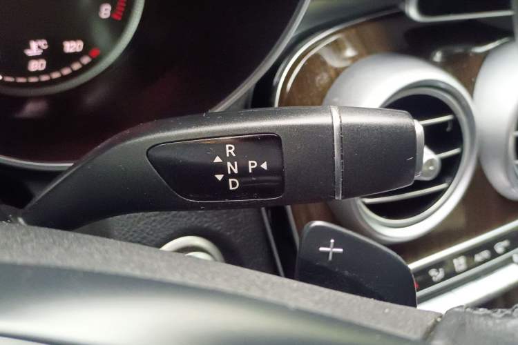 Used Mercedes-Benz GLC 2018 Facelift GLC 260 4MATIC Luxury Edition Gear Lever
