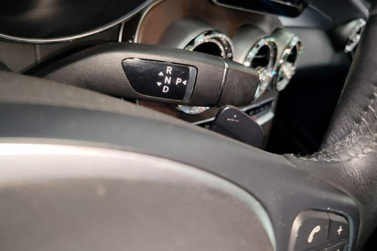 Used Mercedes-Benz GLC 2018 GLC 300 4MATIC Sport Edition Gear Lever