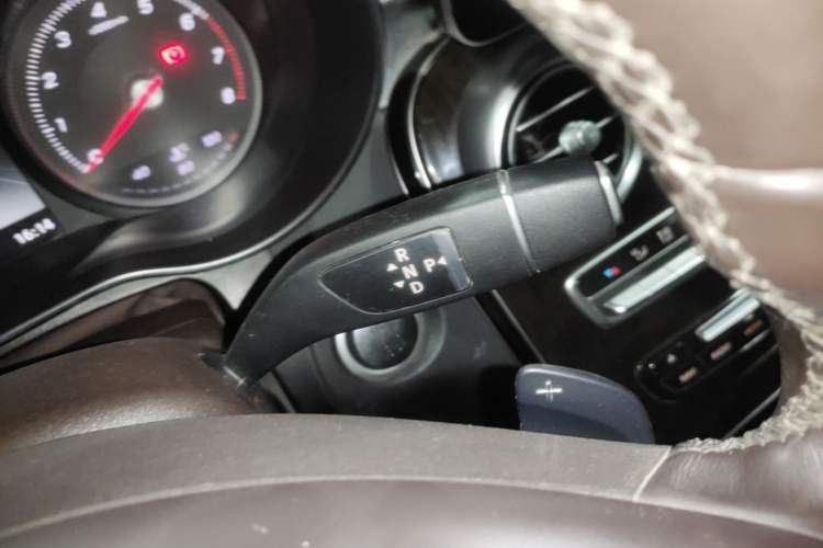 Used Mercedes-Benz GLC 2018 Facelift GLC 260 4MATIC Luxury Edition Gear Lever