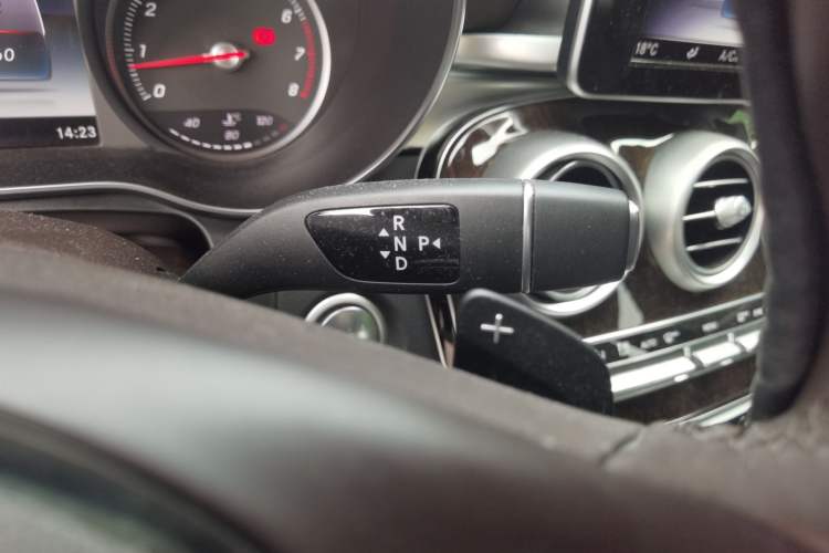 Used Mercedes-Benz GLC 2018 Facelift GLC 260 4MATIC Luxury Edition Gear Lever