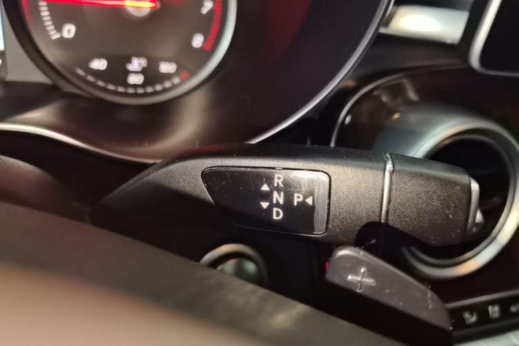 Used Mercedes-Benz GLC 2018 GLC 260 4MATIC Luxury Model Gear Lever
