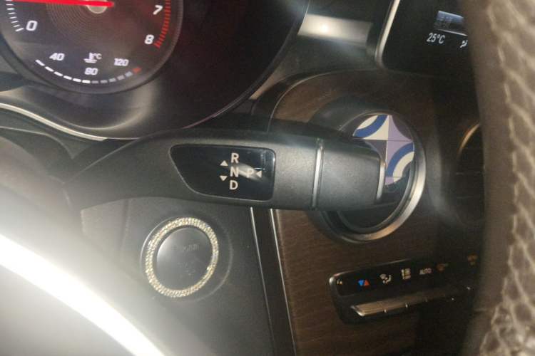 Used Mercedes-Benz GLC 2018 Refreshed GLC 300 4MATIC Dynamic Edition Gear Lever