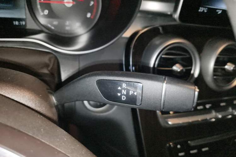Used Mercedes-Benz GLC 2018 Facelifted GLC 260 4MATIC Dynamic Edition Gear Lever