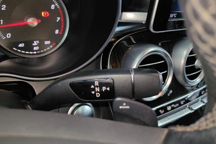 Used Mercedes-Benz GLC 2018 GLC 260 4MATIC Dynamic Edition Gear Lever