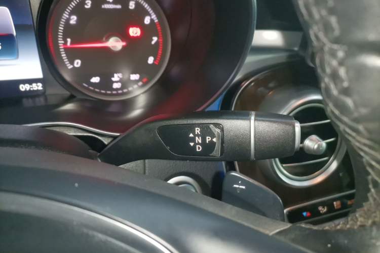 Used Mercedes-Benz GLC 2018 Facelifted GLC 260 4MATIC Dynamic Edition Gear Lever