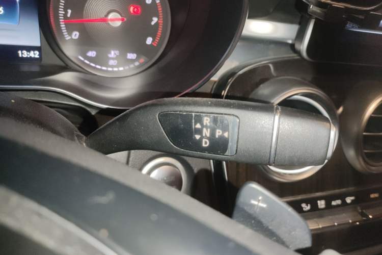 Used Mercedes-Benz GLC 2018 Facelifted GLC 260 4MATIC Dynamic Edition Gear Lever