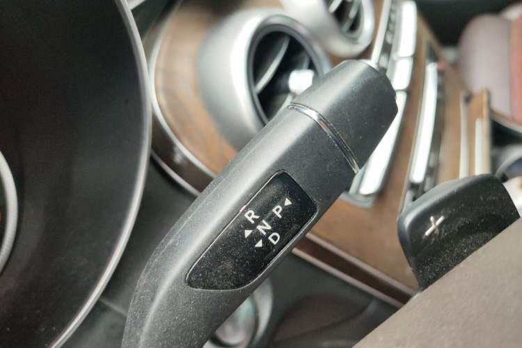 Used Mercedes-Benz GLC 2018 GLC 300 4MATIC Sport Edition Gear Lever