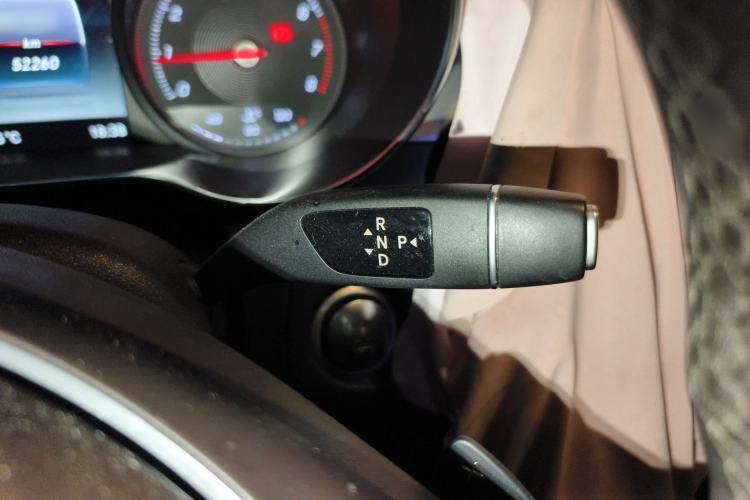 Used Mercedes-Benz GLC 2018 Facelift GLC 260 4MATIC Luxury Edition Gear Lever
