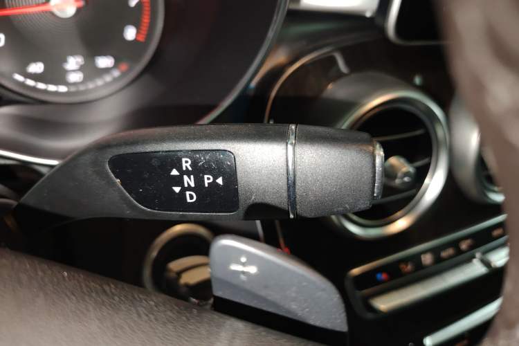 Used Mercedes-Benz GLC 2018 GLC 260 4MATIC Dynamic Edition Gear Lever