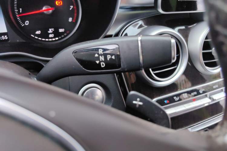 Used Mercedes-Benz GLC 2018 GLC 260 4MATIC Dynamic Edition Gear Lever