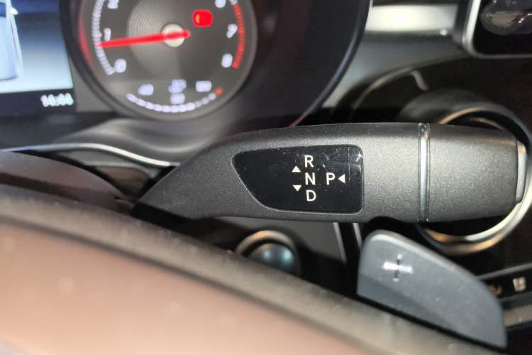 Used Mercedes-Benz GLC 2018 GLC 260 4MATIC Luxury Model Gear Lever