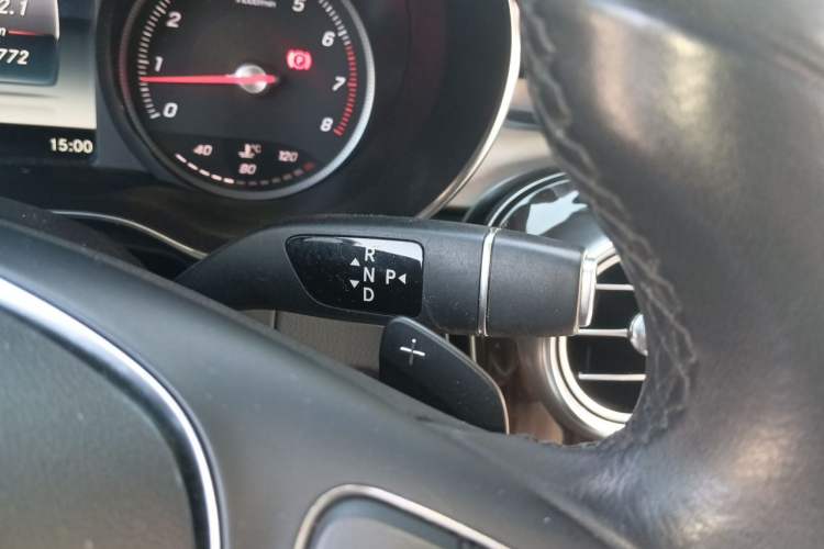 Used Mercedes-Benz GLC 2018 Facelift GLC 260 4MATIC Luxury Edition Gear Lever