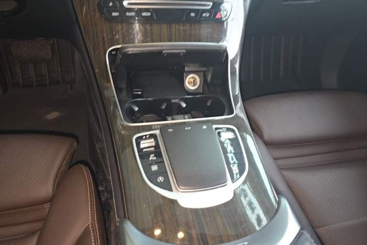 Used Mercedes-Benz GLC 2018 GLC 260 4MATIC Dynamic Edition Gear Lever