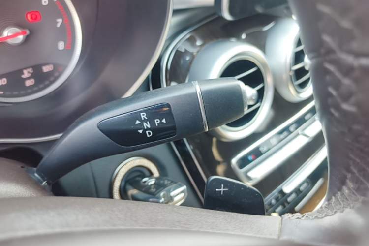 Used Mercedes-Benz GLC 2018 Facelift GLC 260 4MATIC Luxury Edition Gear Lever