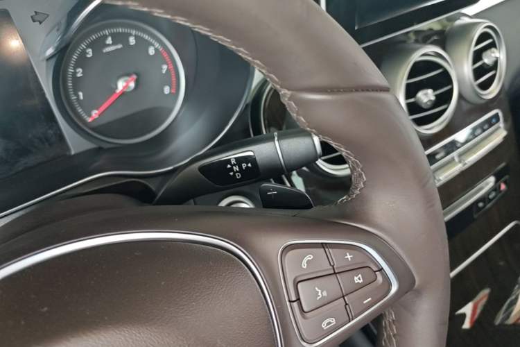 Used Mercedes-Benz GLC 2018 Facelift GLC 260 4MATIC Luxury Edition Gear Lever
