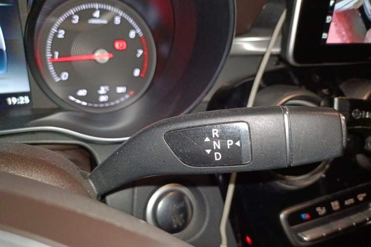 Used Mercedes-Benz GLC 2018 Facelift GLC 200 4MATIC Gear Lever