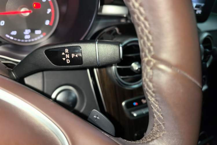 Used Mercedes-Benz GLC 2018 GLC 260 4MATIC Dynamic Edition Gear Lever