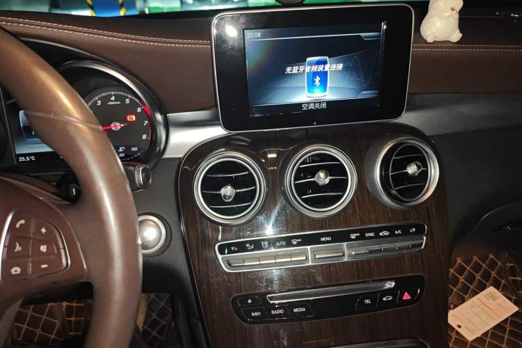 Used Mercedes-Benz GLC 2018 Facelifted GLC 260 4MATIC Dynamic Edition Gear Lever