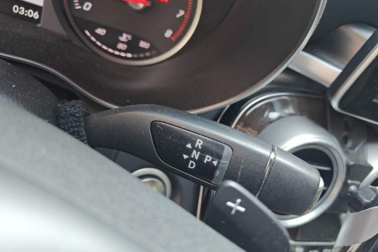 Used Mercedes-Benz GLC 2018 GLC 260 4MATIC Dynamic Edition Gear Lever