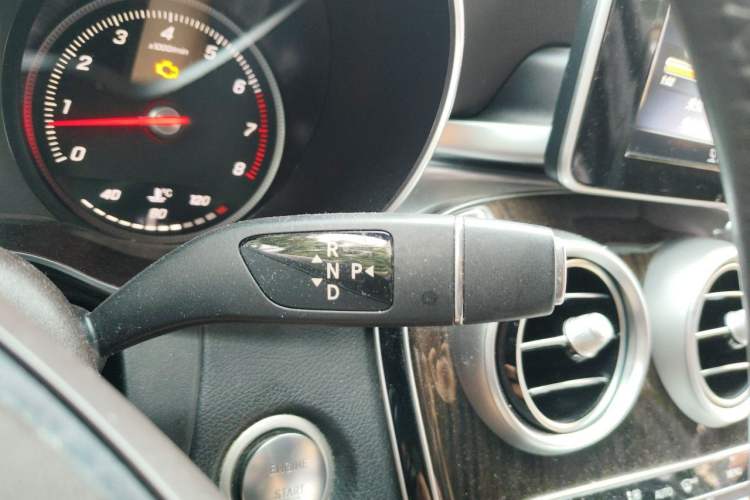 Used Mercedes-Benz GLC 2018 GLC 260 4MATIC Luxury Model Gear Lever