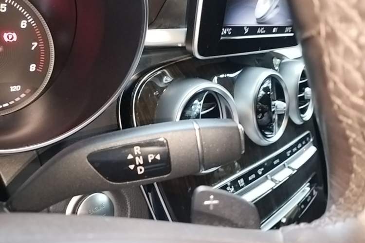 Used Mercedes-Benz GLC 2018 GLC 260 4MATIC Luxury Model Gear Lever