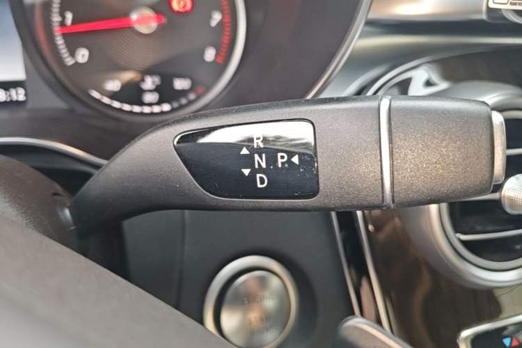Used Mercedes-Benz GLC 2018 Facelift GLC 260 4MATIC Luxury Edition Gear Lever