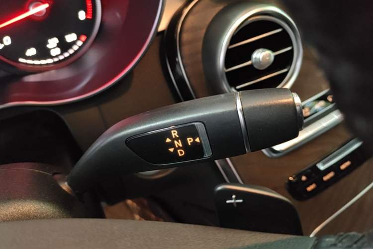 Used Mercedes-Benz GLC 2018 Refreshed GLC 300 4MATIC Dynamic Edition Gear Lever