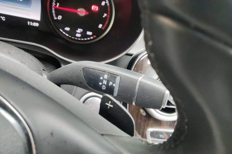Used Mercedes-Benz GLC 2018 Facelift GLC 260 4MATIC Luxury Edition Gear Lever