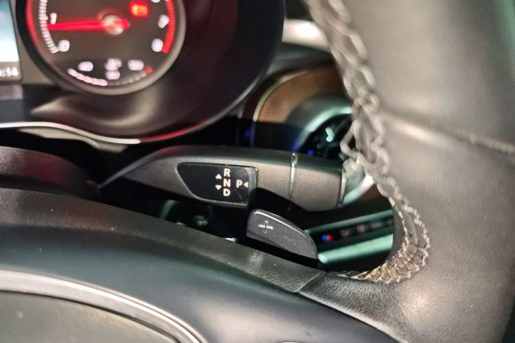 Used Mercedes-Benz GLC 2018 GLC 300 4MATIC Sport Edition Gear Lever